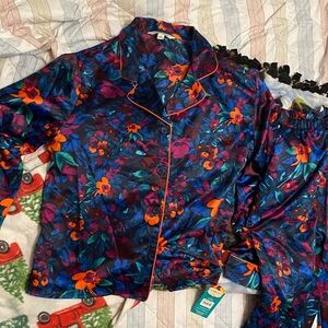 The Pioneer Woman Matte Satin PJ Set - Electric Floral-never worn.